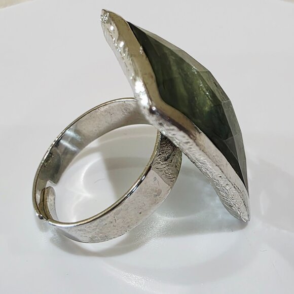 Vintage Green Foil Faceted Acrylic Stone Silver Plate Rectangle Adjustable Ring - Picture 4 of 11